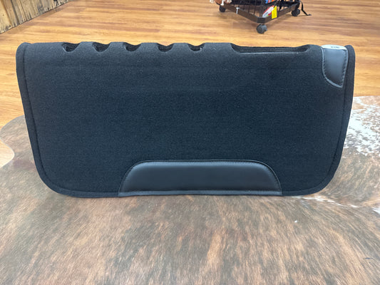 Black Felt pad with cut out over wither and vented back