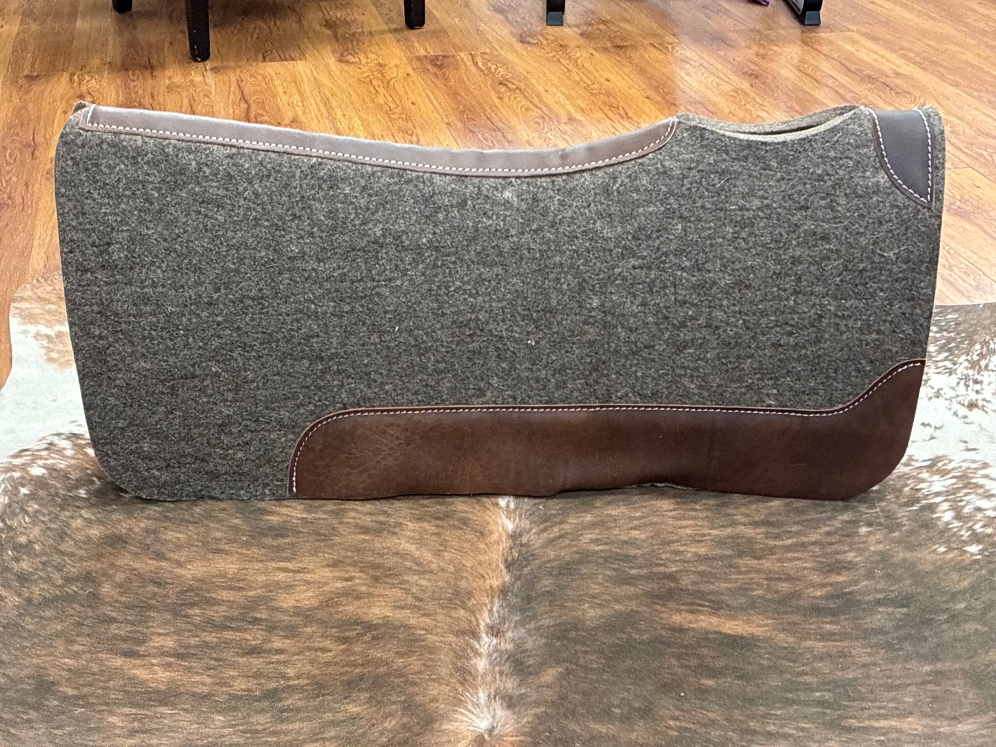 WOOL PAD WITH WEAR LEATHERS