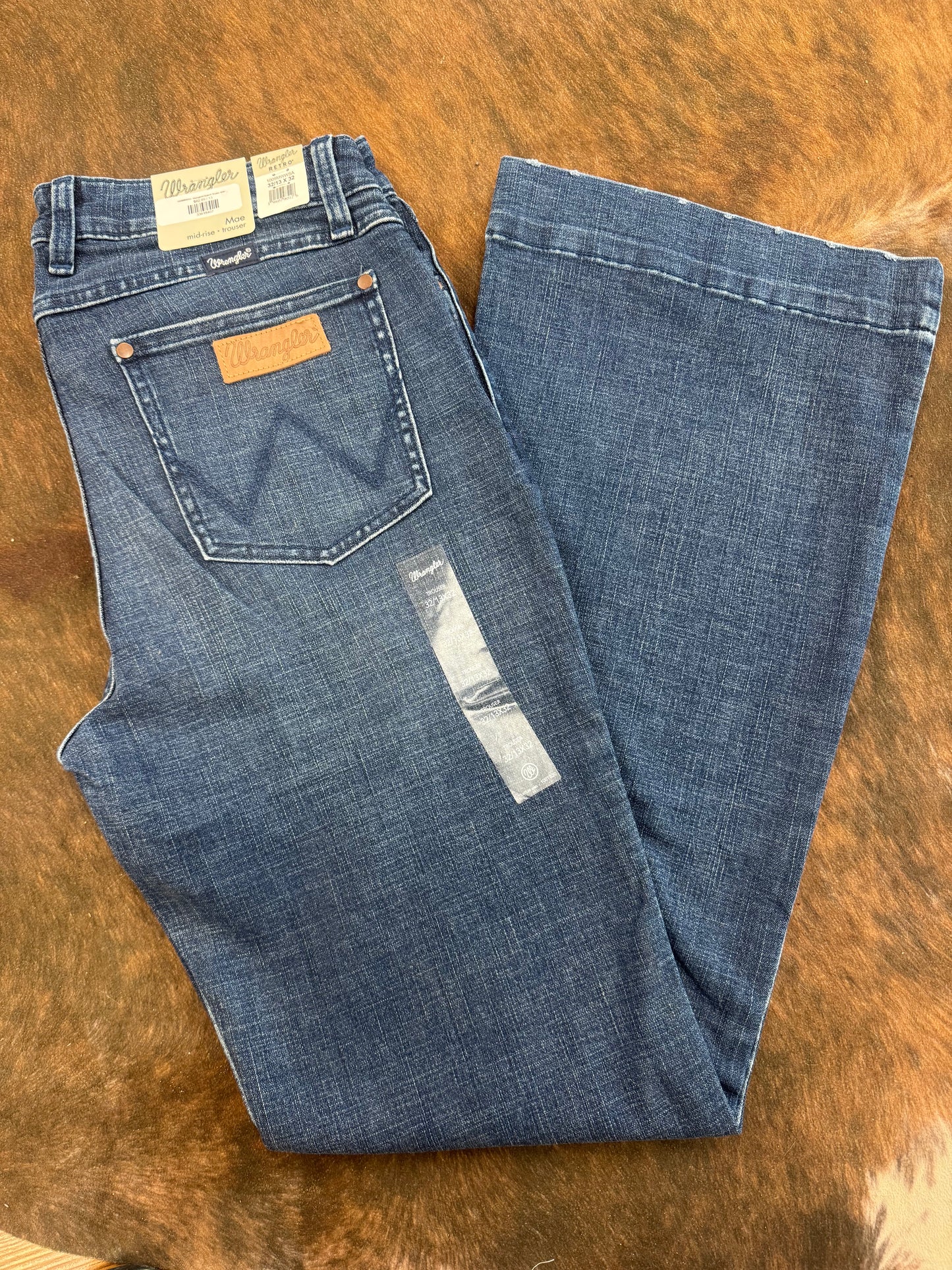 1009MWWSA  Wrangler® Retro® Trouser Jean - Mid Rise - Mae